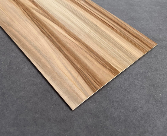 Satin Walnut fineret Birkekrydsfiner
